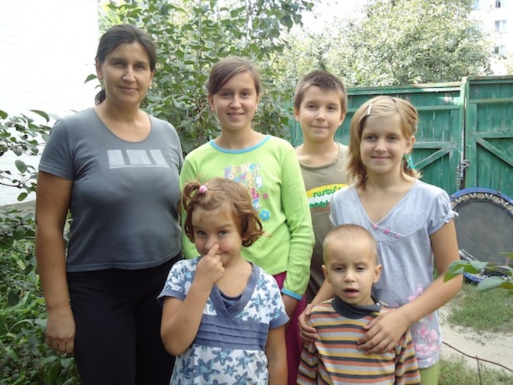 Txernobylgo eremu kutsatuan bizi diren haurren aldi baterako harrera bultzatzen du elkarteak. (NAIZ)