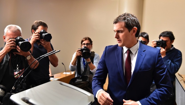 Albert Rivera, antes de comparecer ante los medios. (Gerard JULIEN/AFP)