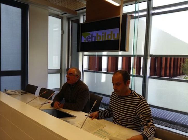 Xabier Olano y Jon Albizu, durante la comparecencia. (@ehbildugipuzkoa)