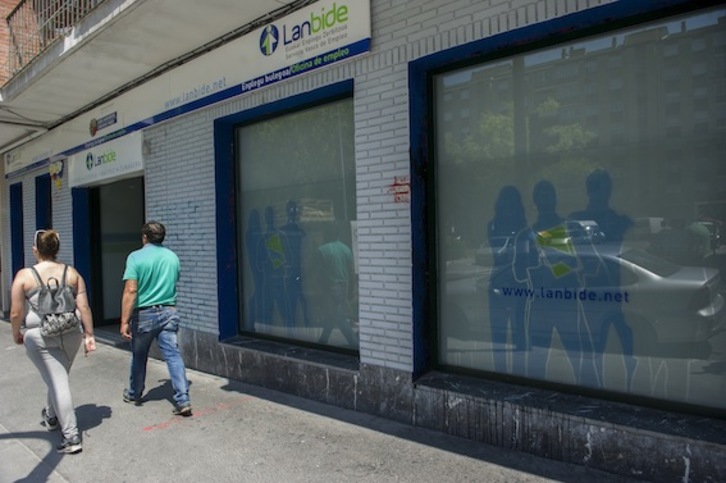 Lanbideren bulego bat, Gasteizen. (Juanan RUIZ/ARGAZKI PRESS)