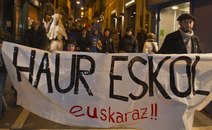 Kalejira para reivindicar escuelas infantiles en Iruñea. (Lander F. ARROIABE/ARGAZKI PRESS)