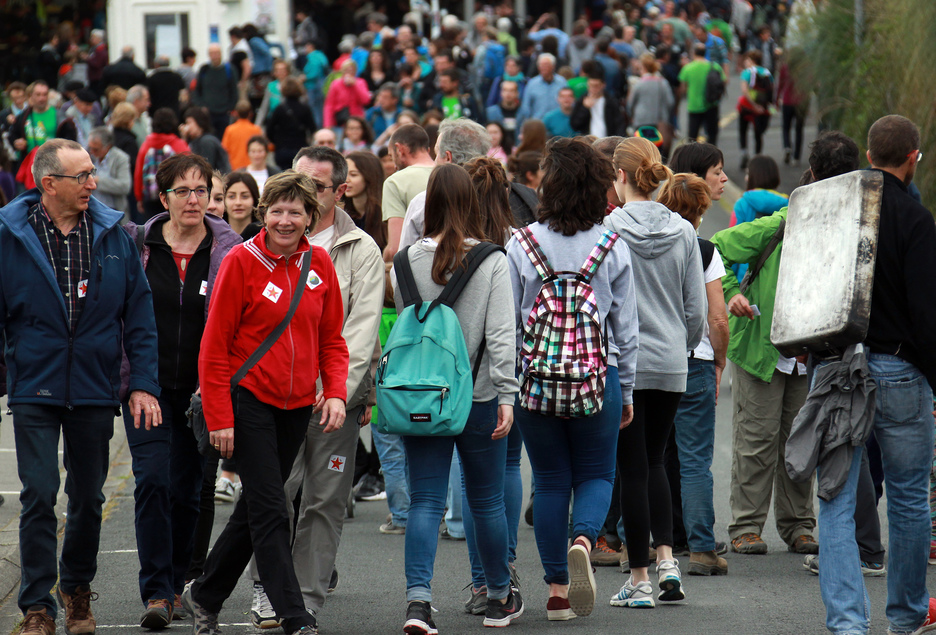 Jende andana hurbildu da Senperera. (Bob EDME)