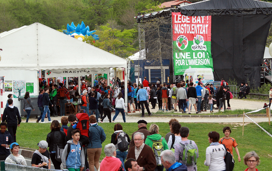 Lege bat ikastolentzat aldarrikatuz. (Bob EDME)