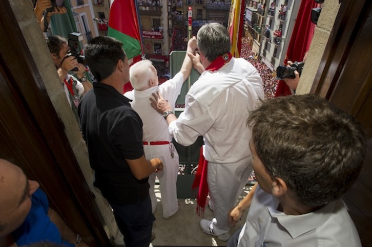 El año pasado, Asiron compartió el txupinazo con el Orfeón Pamplonés y los herederos de la peña La Veleta. (Iñigo URIZ / ARGAZKI PRESS)