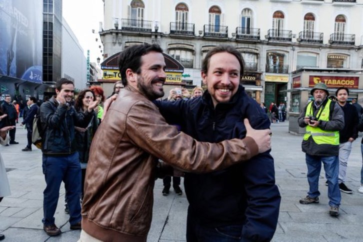 Alberto Garzón y Pablo Iglesias, juntos en la Puerta del Sol de Madrid. (Izquierda Unida)