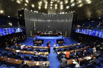 El Senado brasileño ya debate sobre la suspensión de Rousseff. (Evaristo SA / AFP)