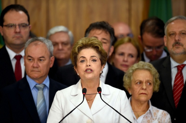 Dilma Rousseff ha comparecido arropada por sus ministros. (Evaristo SA/AFP) 
