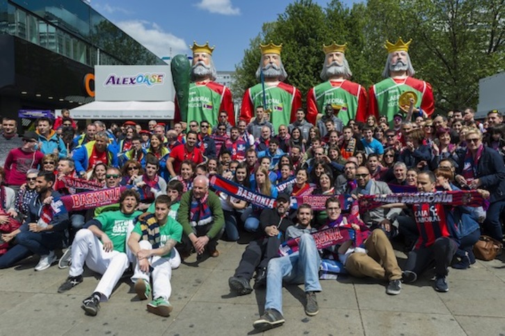Aficionados de Baskonia, en Berlín. (Juanan RUIZ/ARGAZKI PRESS)