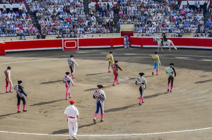 Paseíllo en la plaza de toros de Vista Alegre. (Marisol RAMÍREZ / ARGAZKI PRESS)