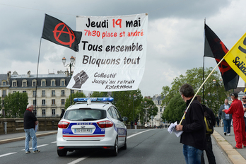 Ehunka pertsonek Baionako karrikak zeharkatu dituzte. ©Isabelle Miquelestorena