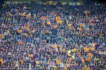 Aficionados del Barcelona, en la final de Copa de 2012 contra el Athletic. (Luis JAUREGIALTZO / ARGAZKI PRESS)