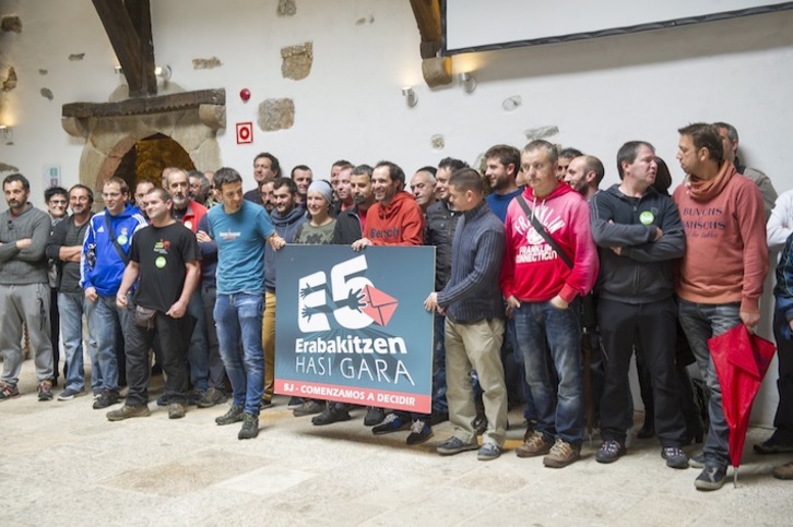 Representantes de varias empresas de Goierri han mostrado su apoyo a la consulta. (Juan Carlos RUIZ/ARGAZKI PRESS)