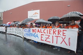 Concentración a la entrada de la planta de Arcelor Zumarraga. (Juan Carlos RUIZ/ARGAZKI PRESS)