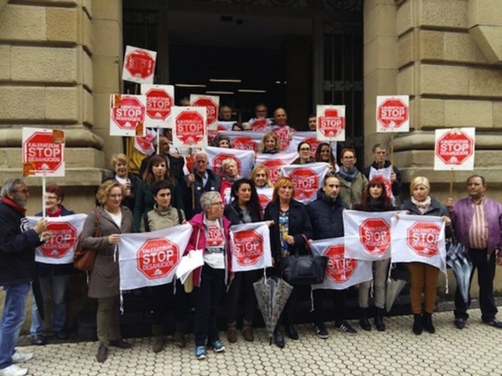 Concentración frente a la Audiencia de Gipuzkoa. (@irphstop_gpzkoa)