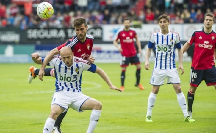 Oier, en el partido contra la Ponferradina. (Jagoba MANTEROLA/ARGAZKI PRESS)