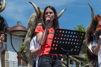 Anabel Arraizak aurkeztu du Lakuntzako ekitaldia. (Juanan RUIZ / ARGAZKI PRESS)