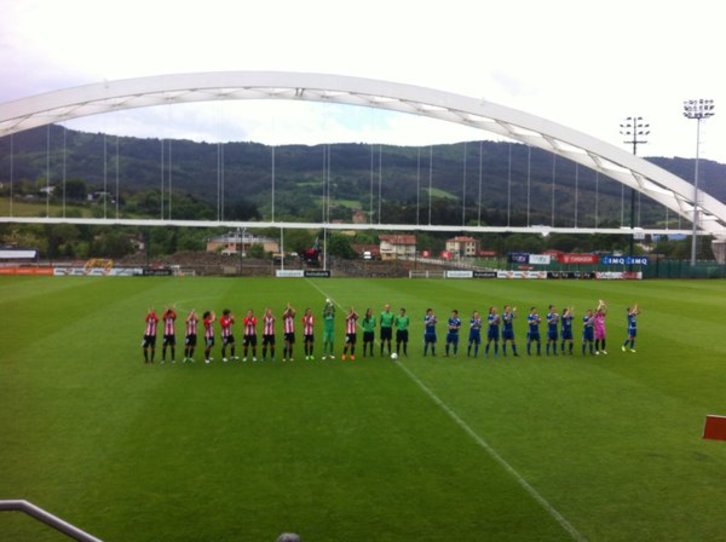 Athletic y Oiartzun al inicio del partido. (@GARA-jvivanco)