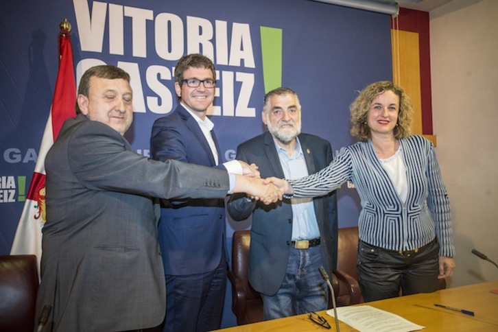 José Antonio Suso, Gorka Urtaran, Peio López de Munain y Cristina González han firmado el acuerdo entre PNV y PSE. (Jaizki FONTANEDA/ARGAZKI PRESS)