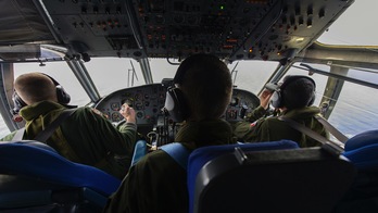 Las labores de búsqueda de restos del vuelo de EgyptAir siguen en el Mediterráneo. (Alexandre GROYER / AFP)