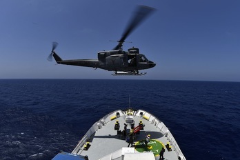 Italiako itsas armada, atzo, erreskate operazio batean. (Gabriel BOUYS/AFP)
