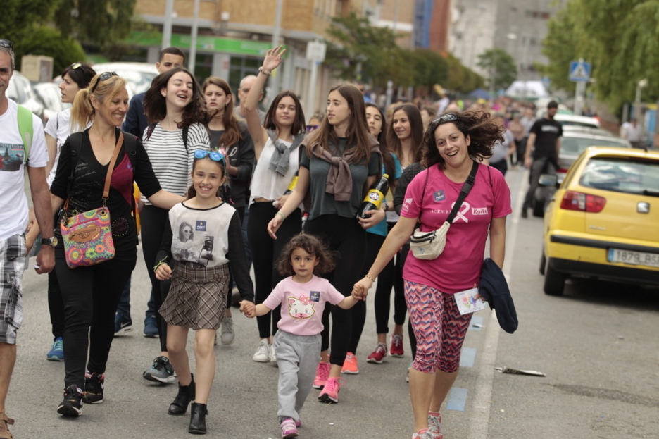 Familiak, umeak eta gazteak Durangon Ibilaldia ospatzen. (ARGAZKI PRESS)