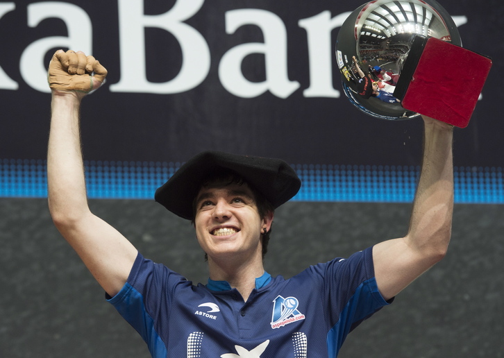 Irribarria, txapelarekin. (Monika DEL VALLE / ARGAZKI PRESS)