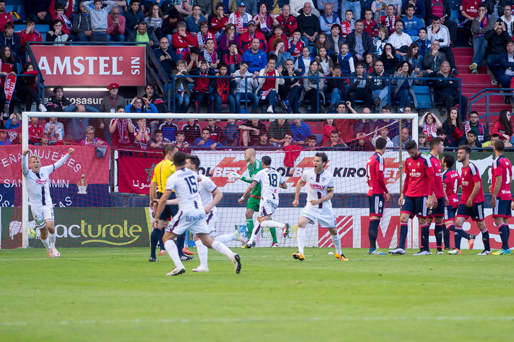 Osasuna ha caído en casa ante el Huesca. (Iñigo URIZ / ARGAZKI PRESS)