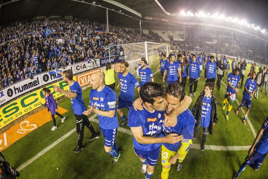 Vuelta de honor en Mendizorrotza. (Jaizki FONTENEDA / ARGAZKI PRESS)