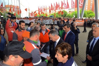 Los comités de Sestao y Zumarraga han entregados sendos escritos a Urkullu. (ARGAZKI PRESS)