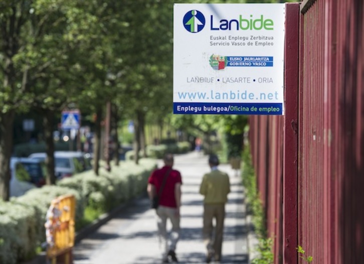 Oficina de Lanbide en Lasarte-Oria. (Jon URBE/ARGAZKI PRESS)