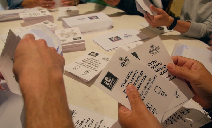 Goierriko galdeketetarako boto-txartelak prest daude. (Gotzon ARANBURU)