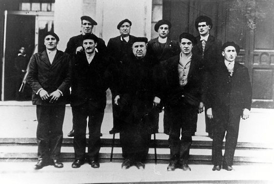 'Txirrita' txapeldun 1936ko txapelketan. Irudian, beheko aldean erdian dagoena da. (SENDOA)