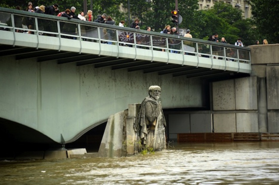 El Sena podría alcanzar los seis metros. (Bertrand GUAY/AFP)