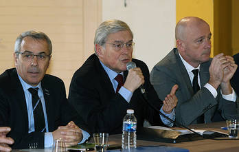 Prefeturak ez du baieztatu prefetak bilkuran parte hartuko duen edo ez.