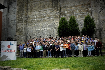 Arlo ezberdinetako pertsonek iragarri dute Tolosaldean egingo duten galdeketa. (ARGAZKI PRESS)