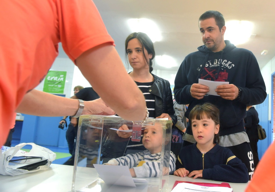 Familian, ondorengo belaunaldiengatik ere erabakitzen. (ARGAZKI PRESS) Familian, ondorengo belaunaldiengatik ere erabakitzen. (ARGAZKI PRESS)