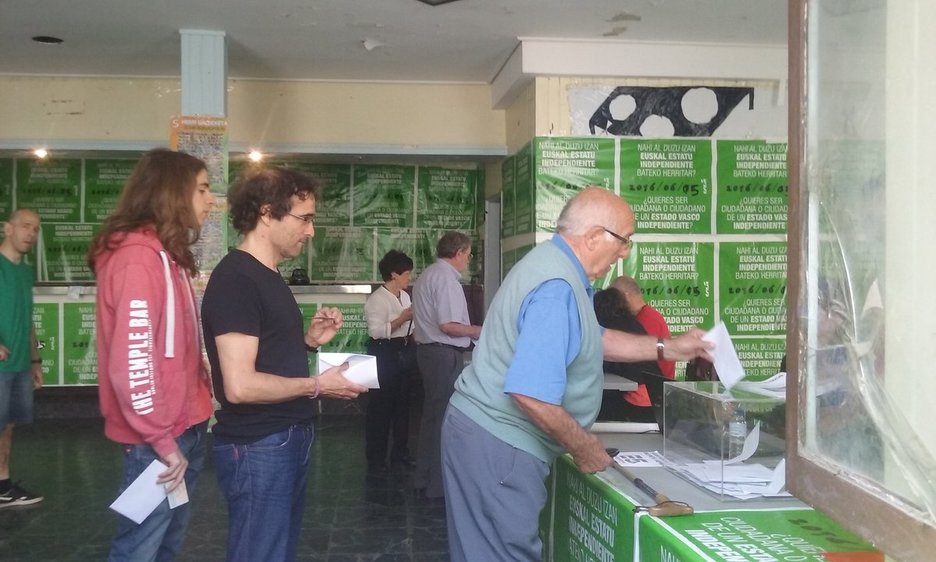 Aretxabaletan ere ez da ilararik falta. (@ErainDebagoiena) Aretxabaletan ere ez da ilararik falta. (@ErainDebagoiena)