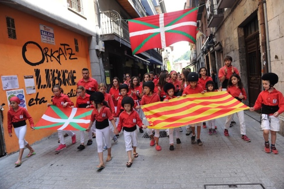 Pasacalles de los castellers. (Gorka RUBIO / ARGAZKI PRESS) Pasacalles de los castellers. (Gorka RUBIO / ARGAZKI PRESS)