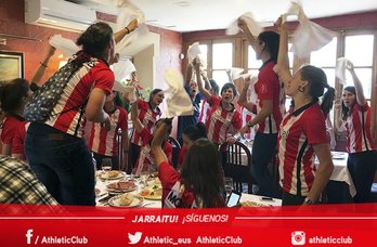 Las jugadoras del Athletic celebrando el título. (@Athletic-Club)