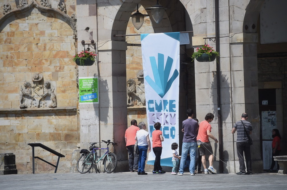 Lehen ordutik prestaketak amaitzen Oñatin. (Luis JAUREGIALTZO / ARGAZKI PRESS) Lehen ordutik prestaketak amaitzen Oñatin. (Luis JAUREGIALTZO / ARGAZKI PRESS)