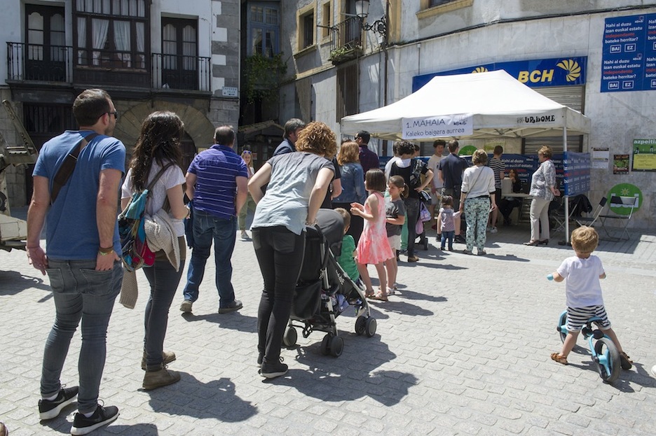 Otra de las mesas dispuestas para votar. (Gorka RUBIO / ARGAZKI PRESS) Otra de las mesas dispuestas para votar. (Gorka RUBIO / ARGAZKI PRESS)
