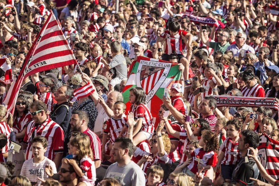 Miles de personas se han reunido en El Arenal. (Aritz LOIOLA / ARGAZKI PRESS) Miles de personas se han reunido en El Arenal. (Aritz LOIOLA / ARGAZKI PRESS)