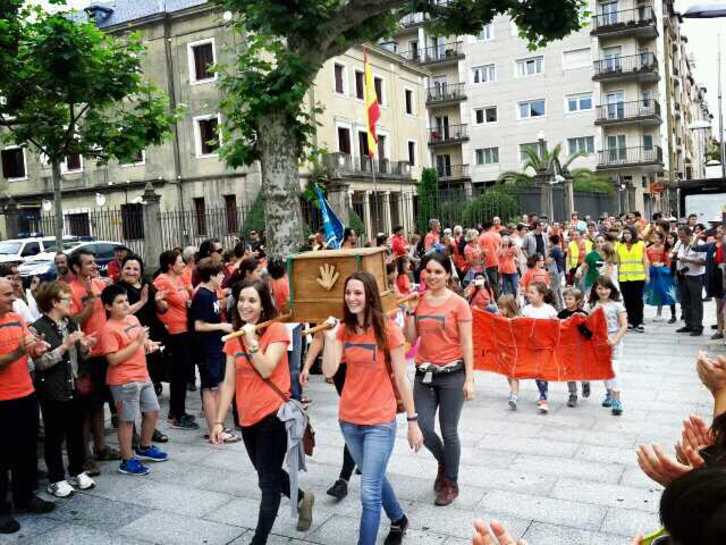 Representantes de Hondarribia, Irun y Hendaia han depositado sus votos en la urna. (@gara_olarretxea)