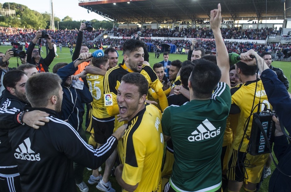 La plantilla de Osasuna, eufórica. (Jagoba MANTEROLA/ARGAZKI PRESS) La plantilla de Osasuna, eufórica. (Jagoba MANTEROLA/ARGAZKI PRESS)