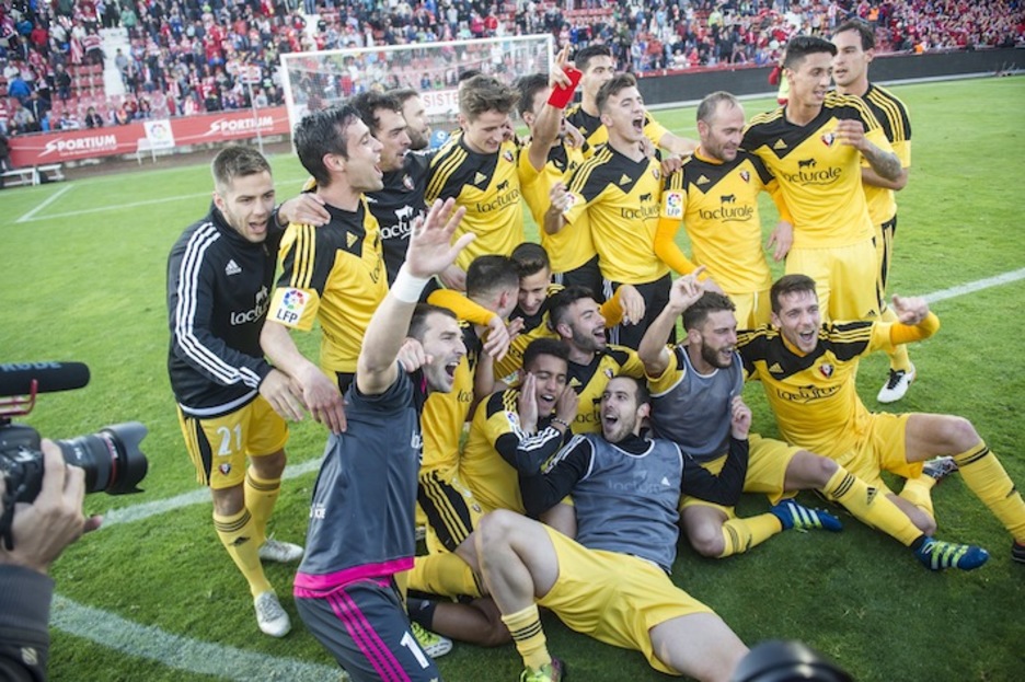 Los jugadores posan eufóricos para los fotógrafos. (Jagoba MANTEROLA/ARGAZKI PRESS) Los jugadores posan eufóricos para los fotógrafos. (Jagoba MANTEROLA/ARGAZKI PRESS)