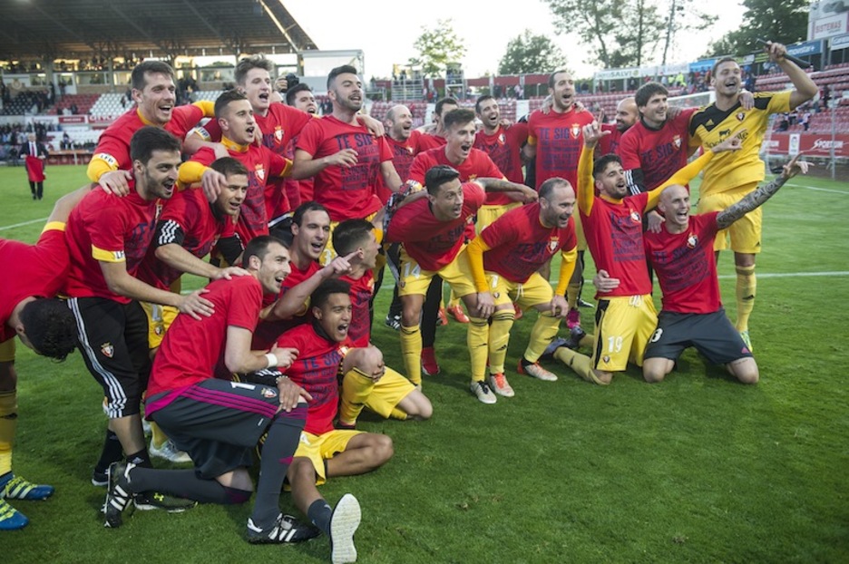 Los jugadores de Osasuna, con la camiseta creada para la ocasión. (Jagoba MANTEROLA/ARGAZKI PRESS) Los jugadores de Osasuna, con la camiseta creada para la ocasión. (Jagoba MANTEROLA/ARGAZKI PRESS)
