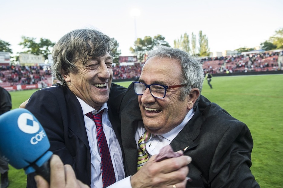 Enrique Martín y Luis Sabalza, también eufóricos. (Jagoba MANTEROLA/ARGAZKI PRESS) Enrique Martín y Luis Sabalza, también eufóricos. (Jagoba MANTEROLA/ARGAZKI PRESS)