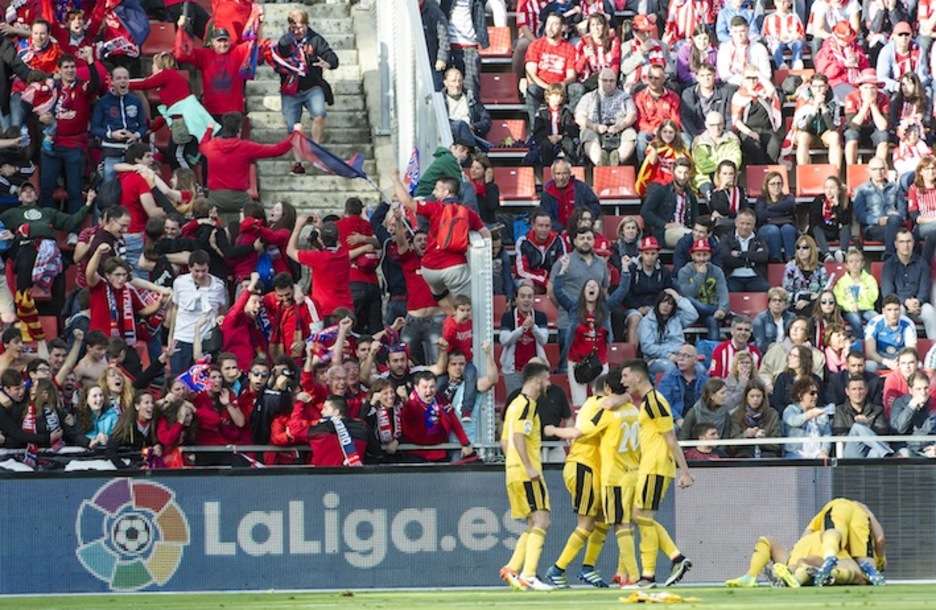 Los jugadores celebran el gol de Kodro. (Jagoba MANTEROLA/ARGAZKI PRESS) Los jugadores celebran el gol de Kodro. (Jagoba MANTEROLA/ARGAZKI PRESS)