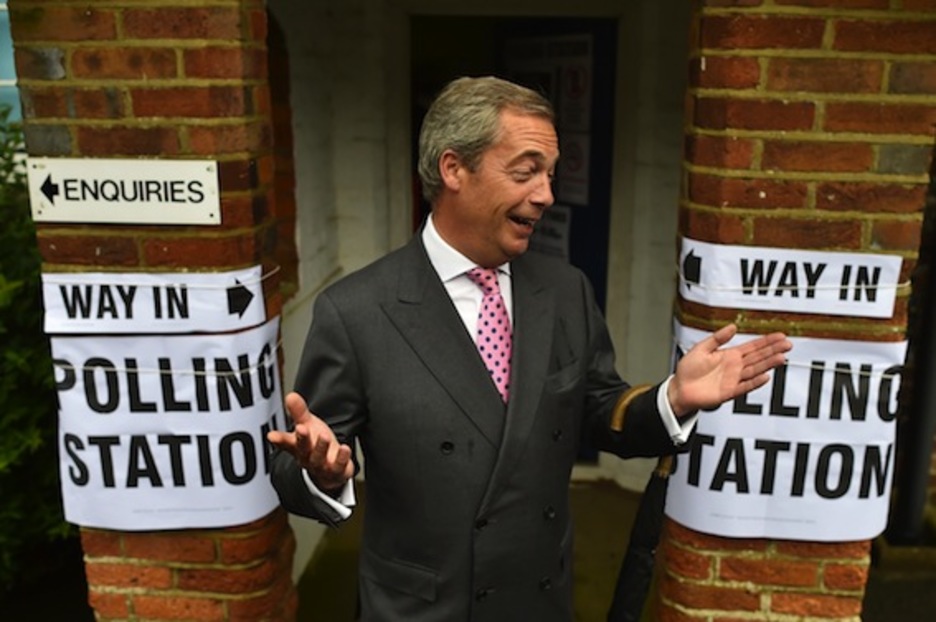 El líder del UKIP, Nigel Farage, ferviente defensor del Brexit ha votado en el sur de Londres. (Ben STANSALL/AFP)