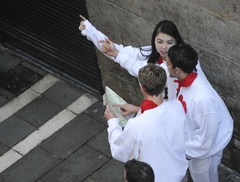 Diferentes colores valoran los comportamientos hacia la mujer en fiestas. (Jon URBE/ARGAZKI PRESS)